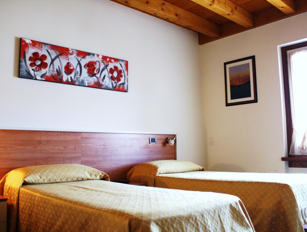 Bed&Wine Hotel Неграр Стая снимка