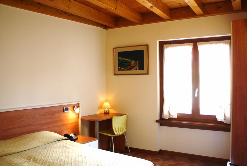Bed&Wine Hotel Неграр Стая снимка